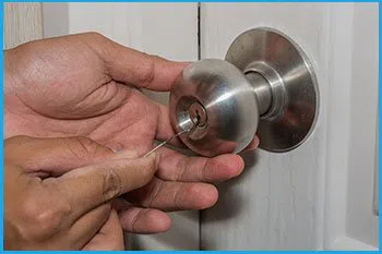 Lock Locksmith Services Gilbert, AZ 480-616-2794 - 14-unlock-door